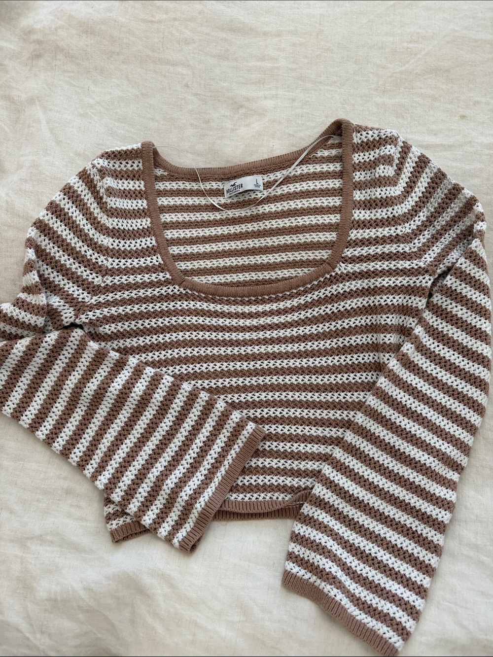 HOLLISTER | Tan and White Striped Ling Sleeve Sweater SZ L